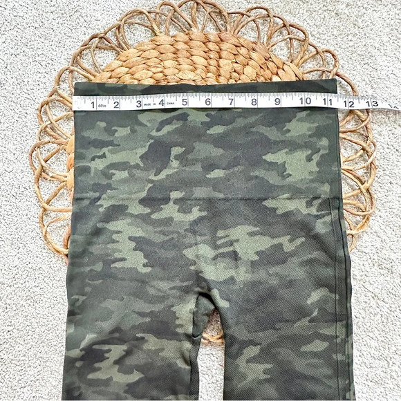 SPANX Look At Me Now Seamless Leggings High Waisted Green Camo Size SP - Picture 7 of 10